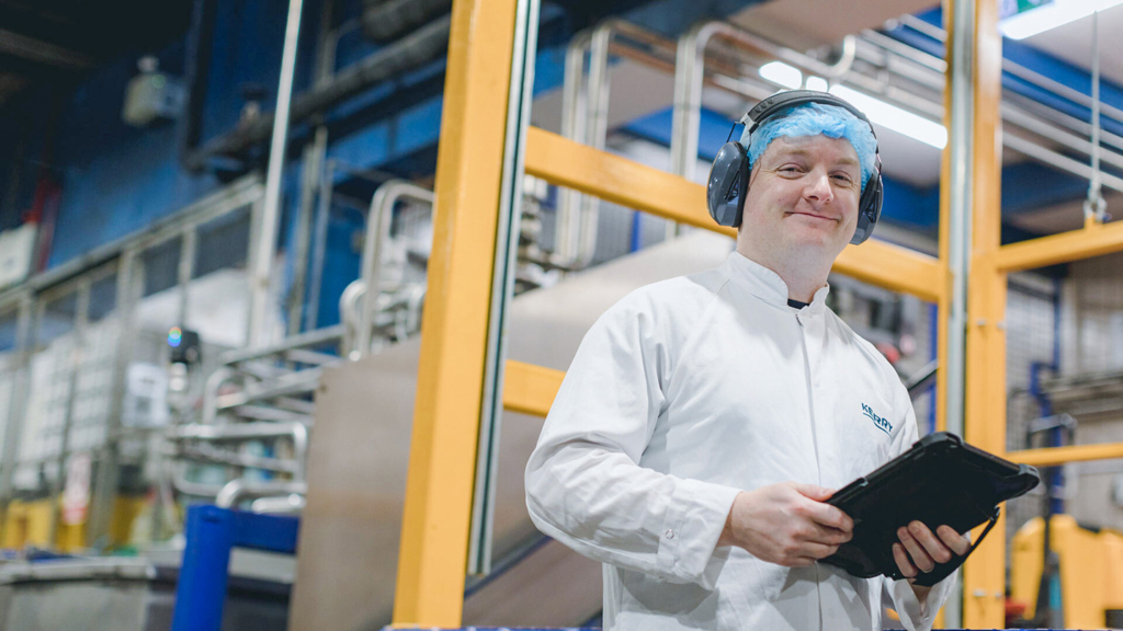 Kerry omagh facility employee wearing ppe smiling 717 retina